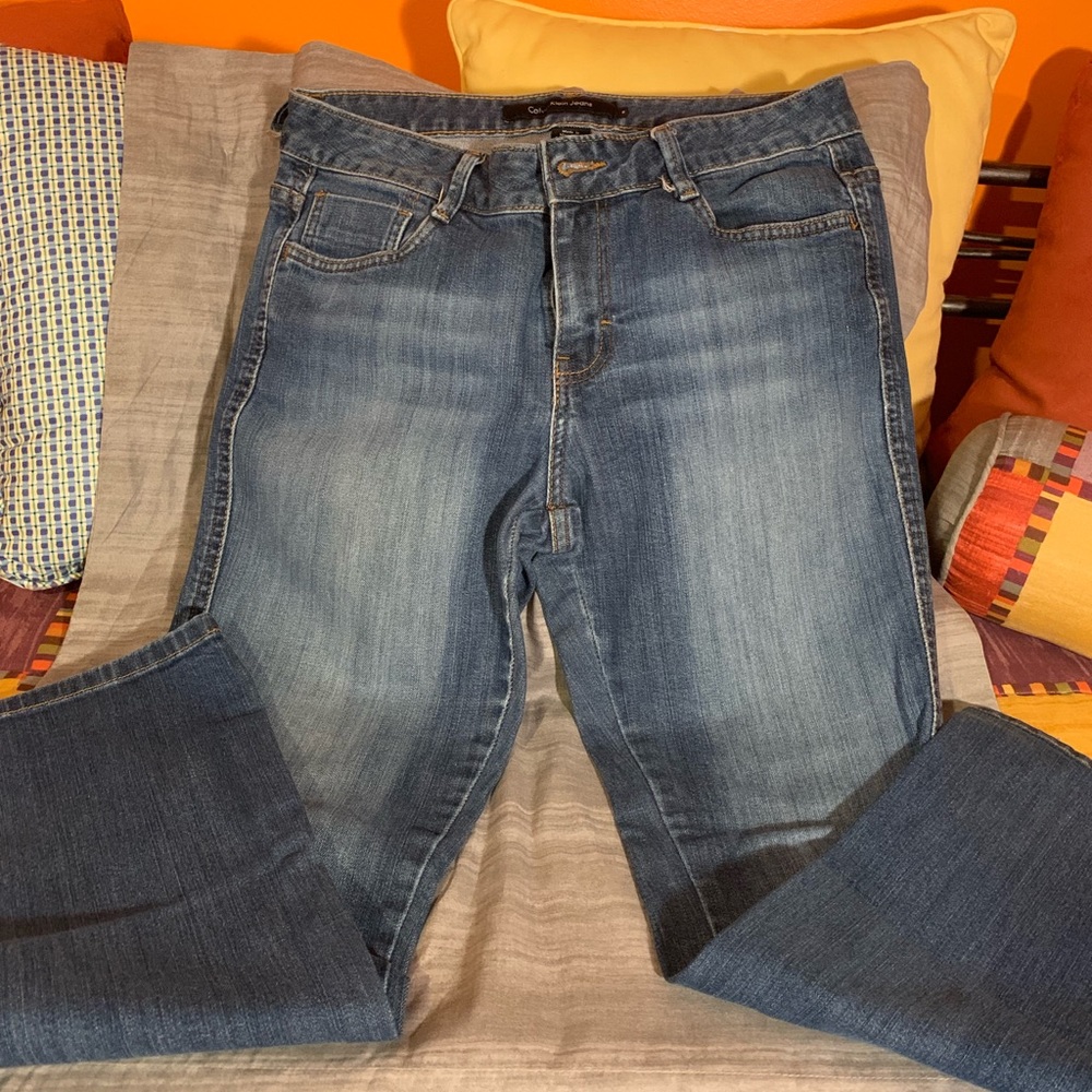 Crop Jeans with Button Pockets